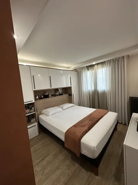 Chambre 2 : Chambre terminée, faux plafond éclairé – Luxmaison Nice