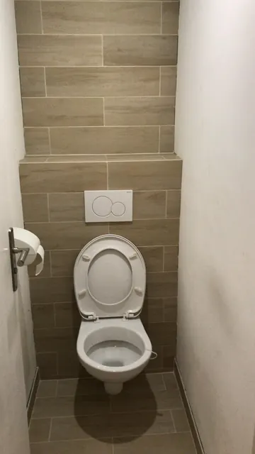 WC suspendu : WC suspendu, carrelage effet bois – Luxmaison Nice